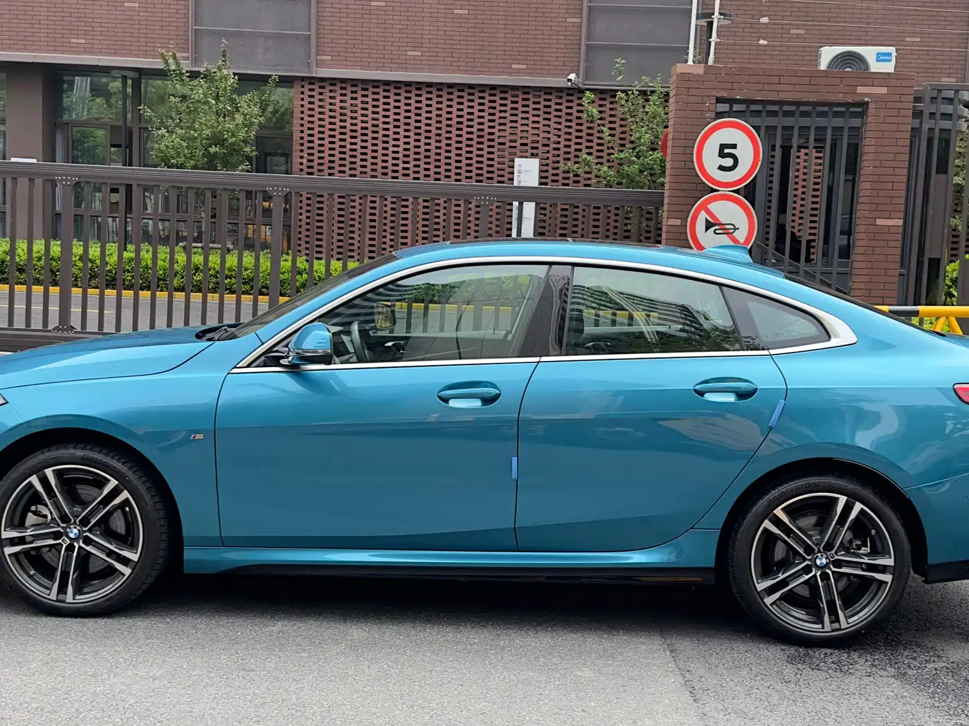 BMW 2 Series (Import) 2023 225i 4-Door Coupe M Sport Package фото 7
