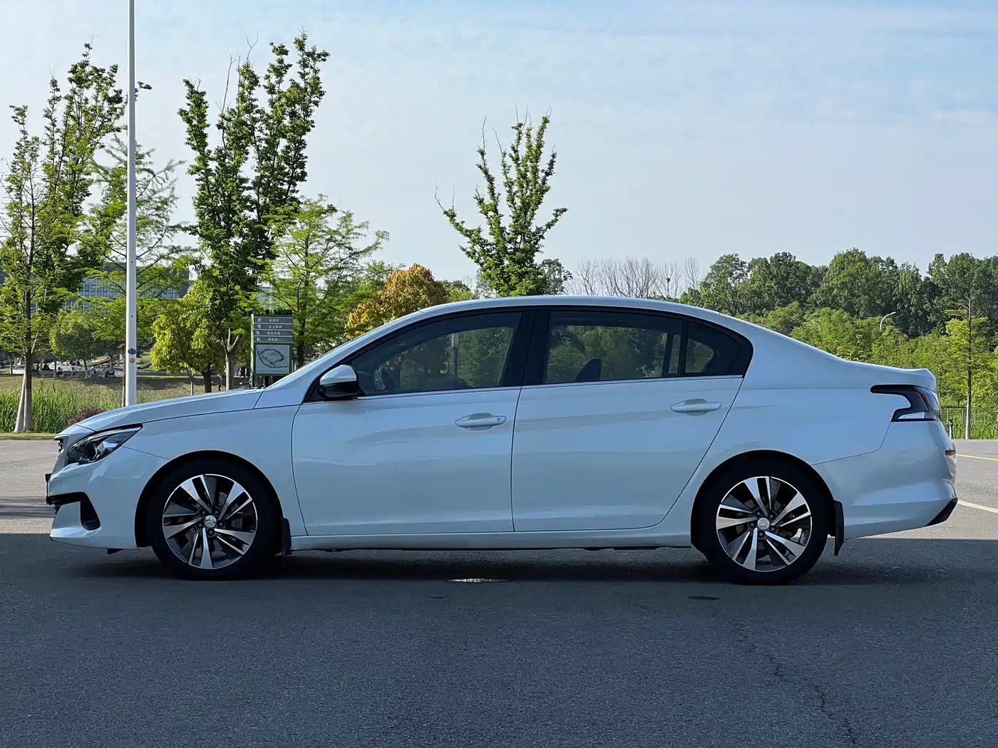 Peugeot 408 2019 360THP Auto Luxury Edition China VI фото 5