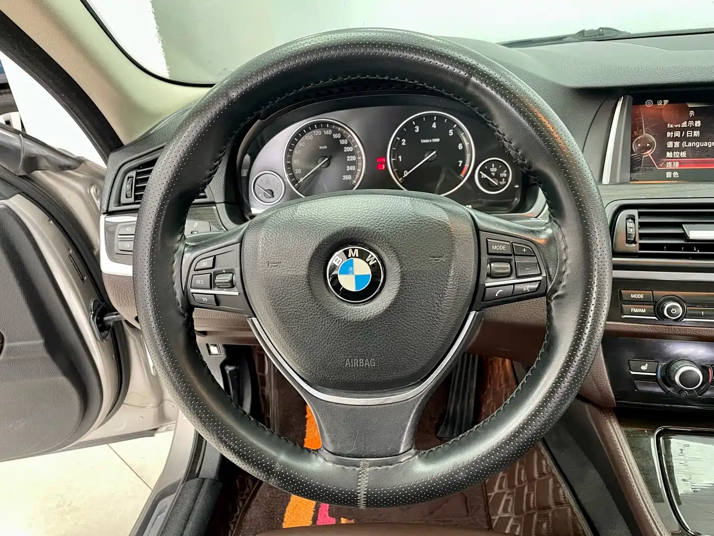 BMW 5 Series 2014 525Li Luxury Design Package фото 15