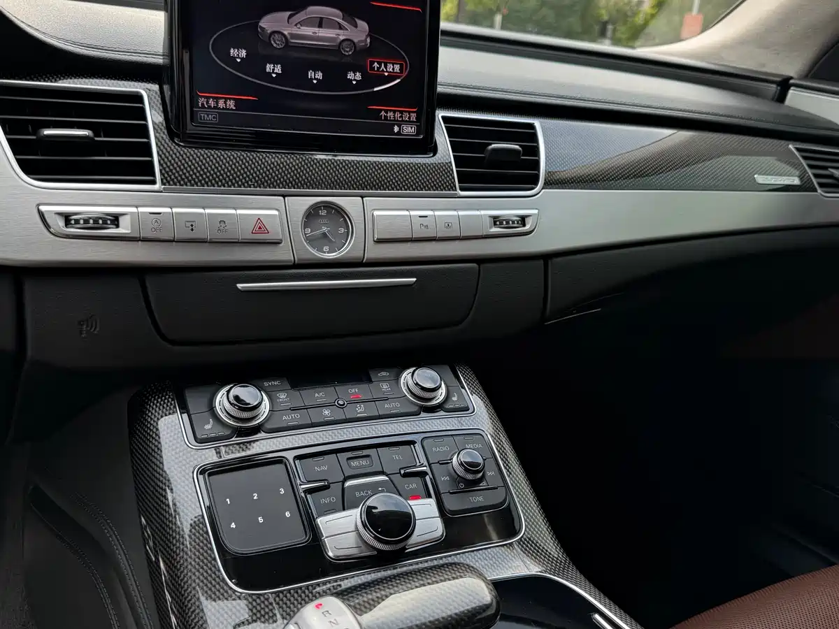 Audi S8 2013 S8 4.0TFSI quattro фото 11