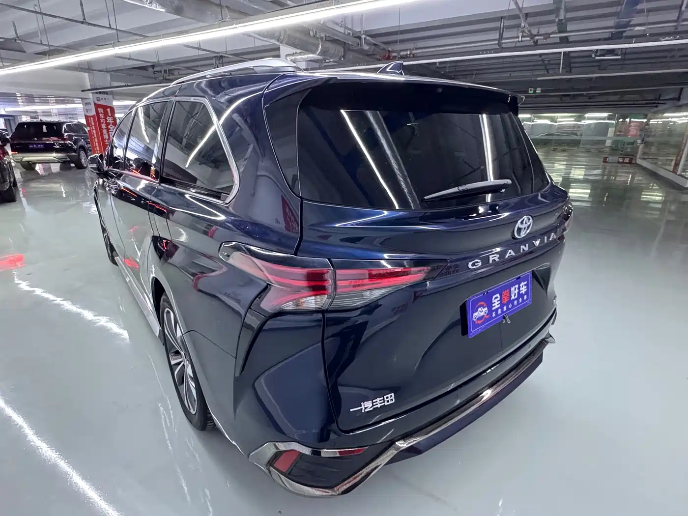 Toyota Granvia 2023 2.5L Hybrid Flagship VIP Edition фото 5