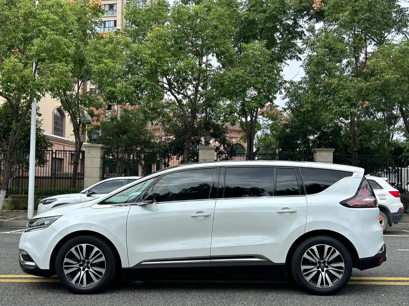 Renault Espace Classic 2018 2018 Model TCe 300 Elegant Paris Edition