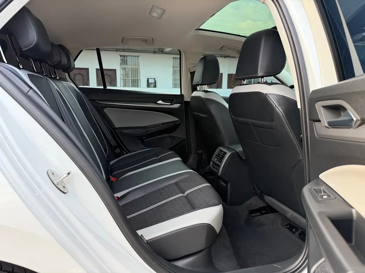 Volkswagen Golf 2025 2025 300TSI Pro