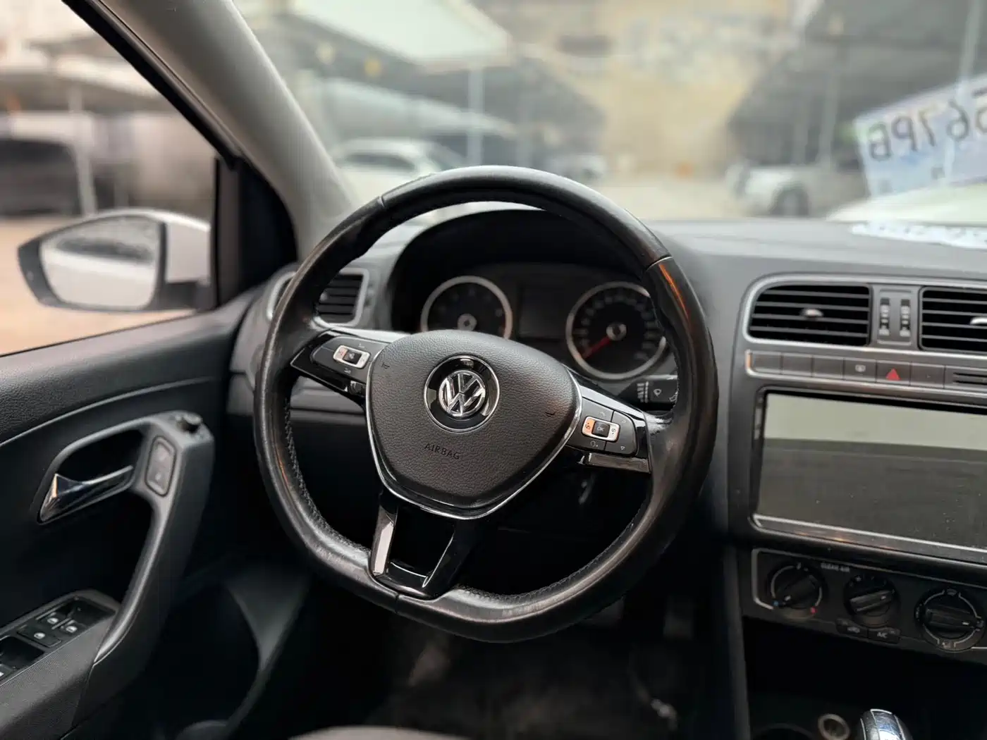 Volkswagen Polo 2016 1.6L Automatic Comfort фото 6