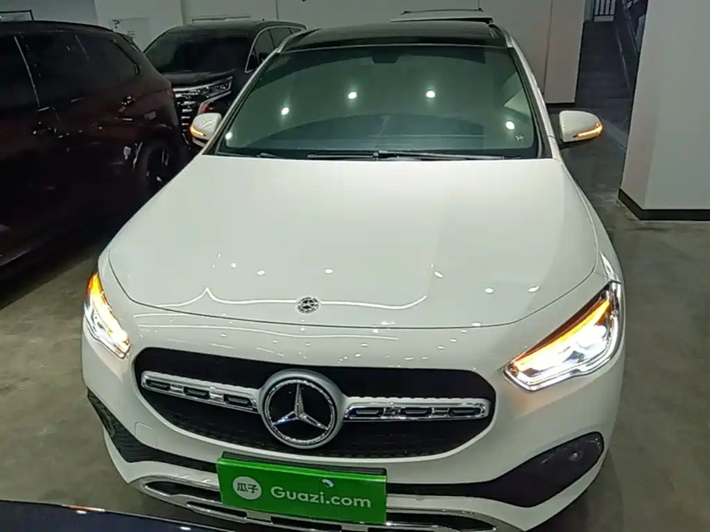 MERCEDES-BENZ GLA