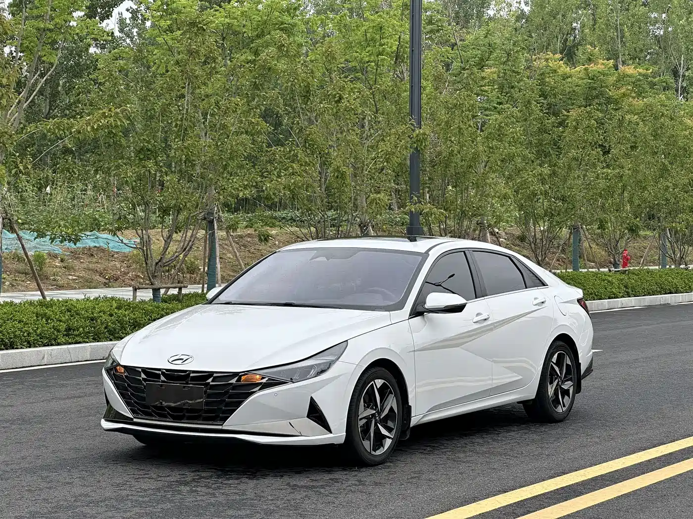 Hyundai Elantra 2022 1.5L CVT LUX Premium Edition