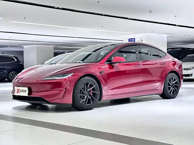 Tesla Model 3 Высокопроизводительный полный привод