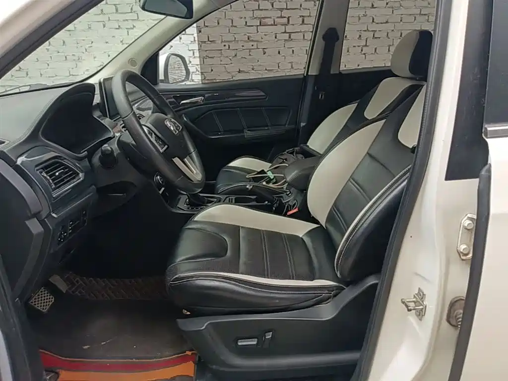 BAIC Weiwang BAW Weiwang M60 2019 2017 1.5T CVT King Edition