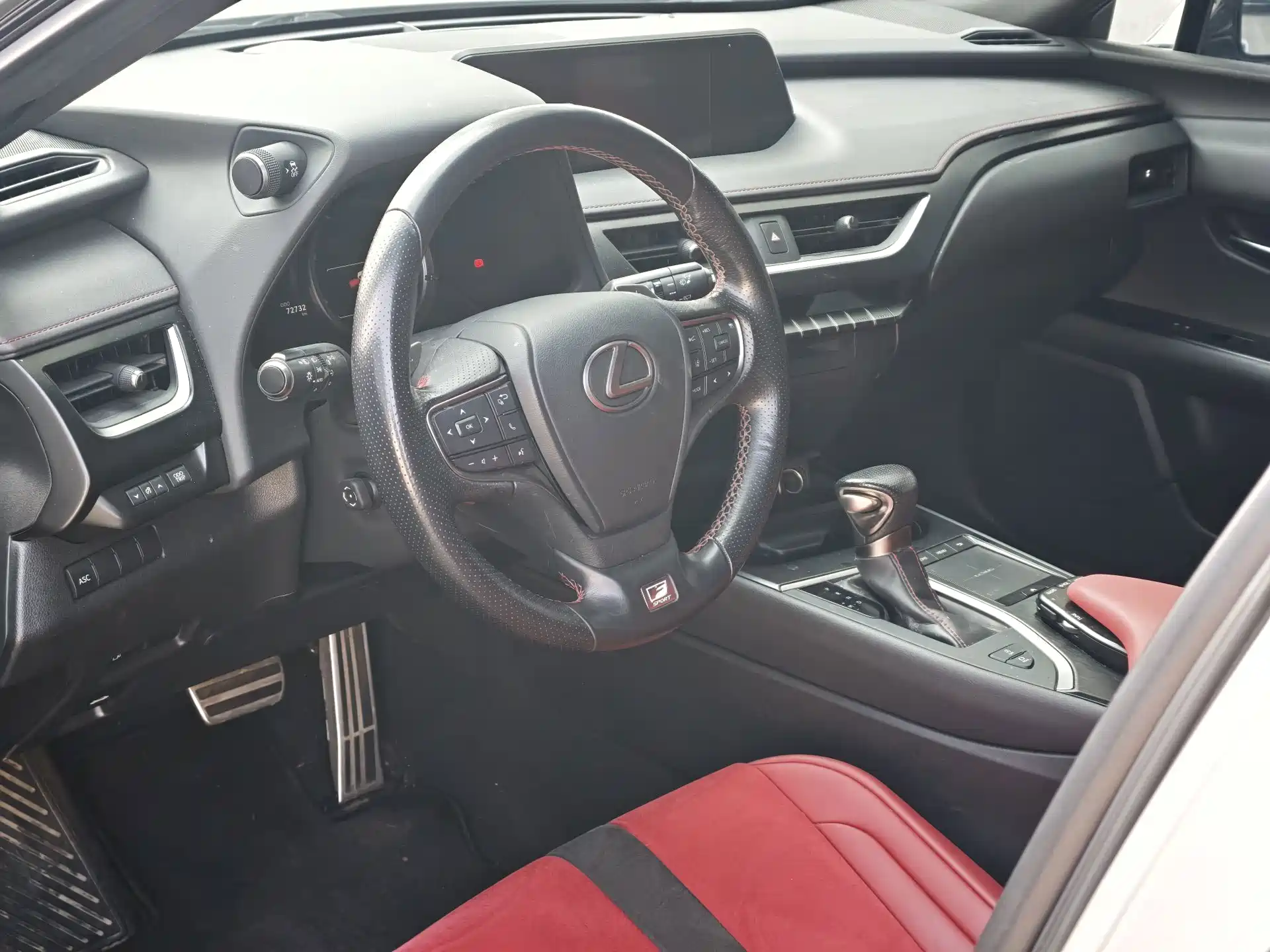 Photo 8 - Lexus UX