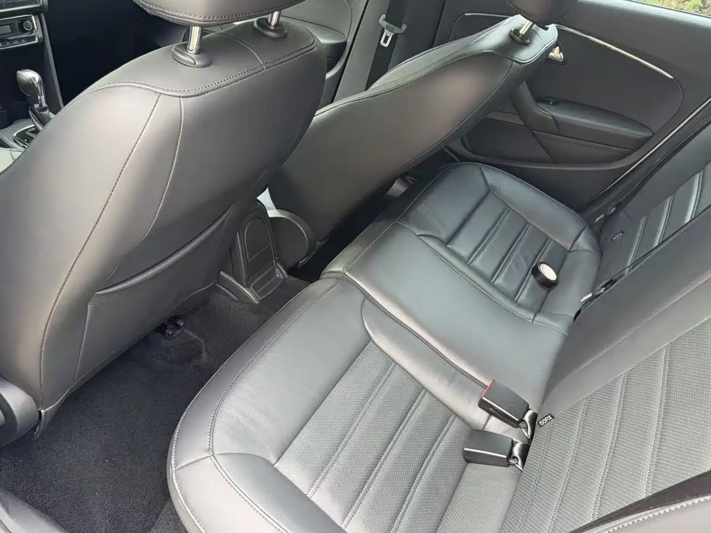 Volkswagen Polo 2016 1.6L Automatic Luxury фото 3