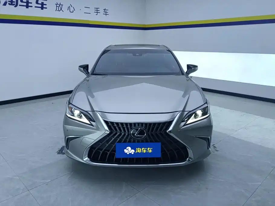 Фото 2 - Lexus ES