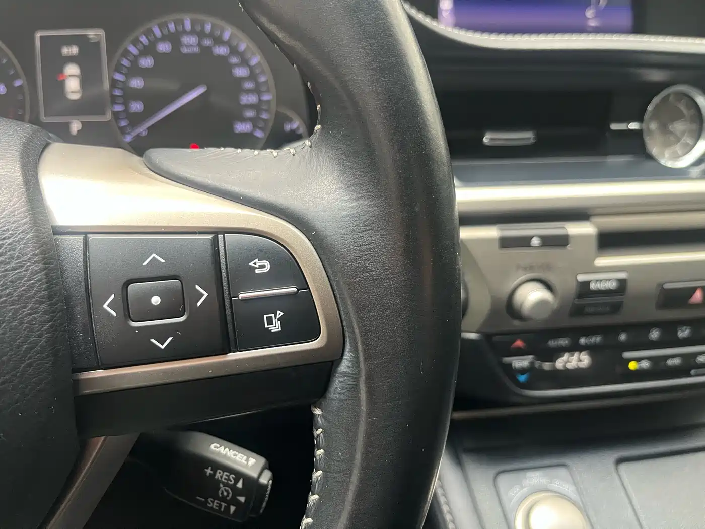 Lexus ES 2015 200 Elite Edition фото 36