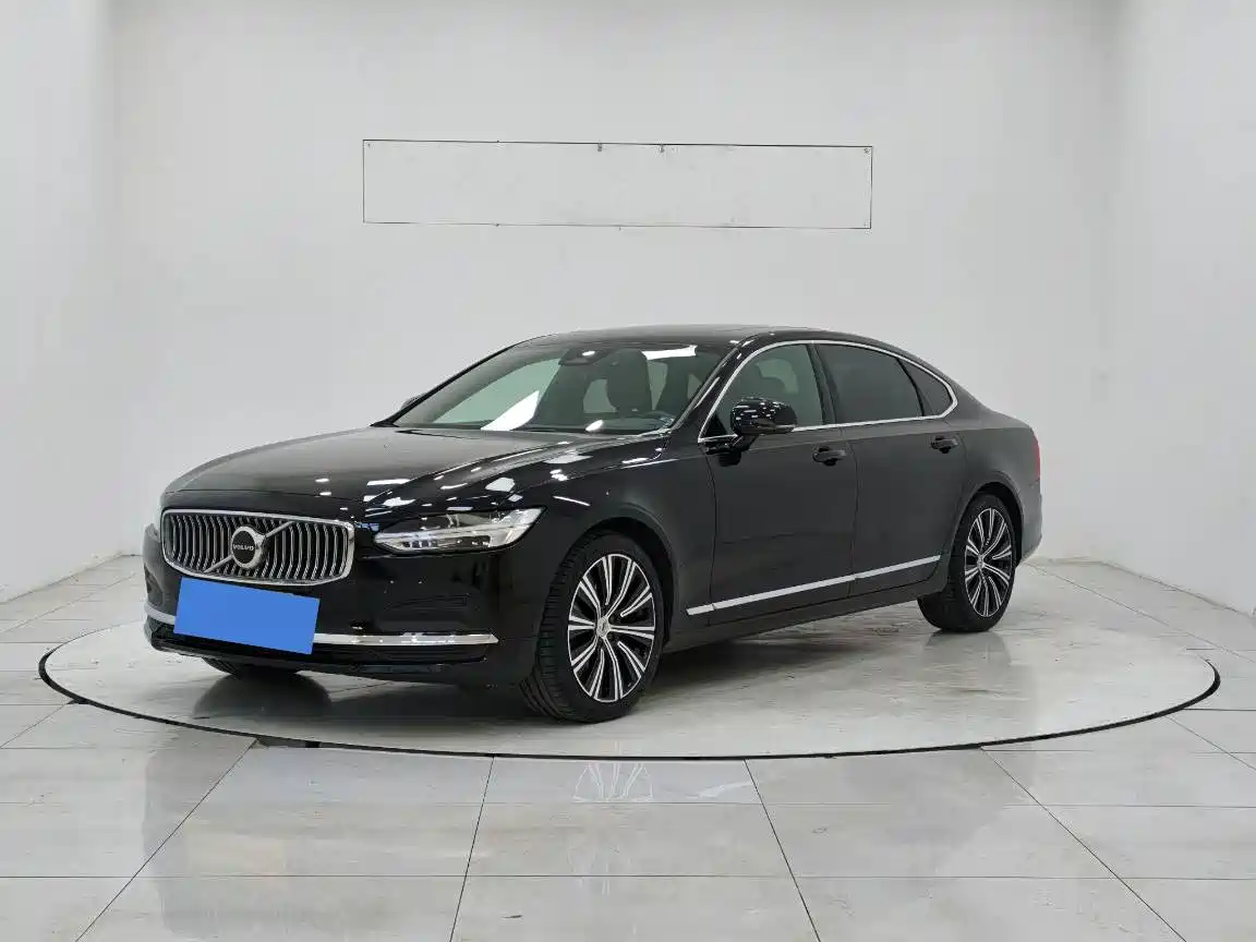 Volvo S90 2024 B5 Momentum Luxury Edition