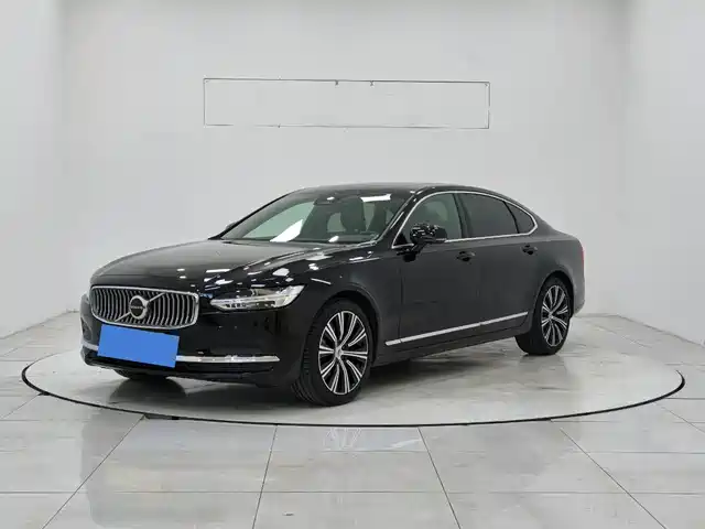 Volvo S90 2024 B5 Momentum Luxury Edition