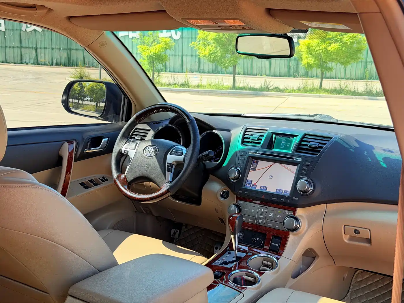 Toyota Highlander 2012 2.7L 2WD 7-Seater Luxury Navigation Edition фото 17