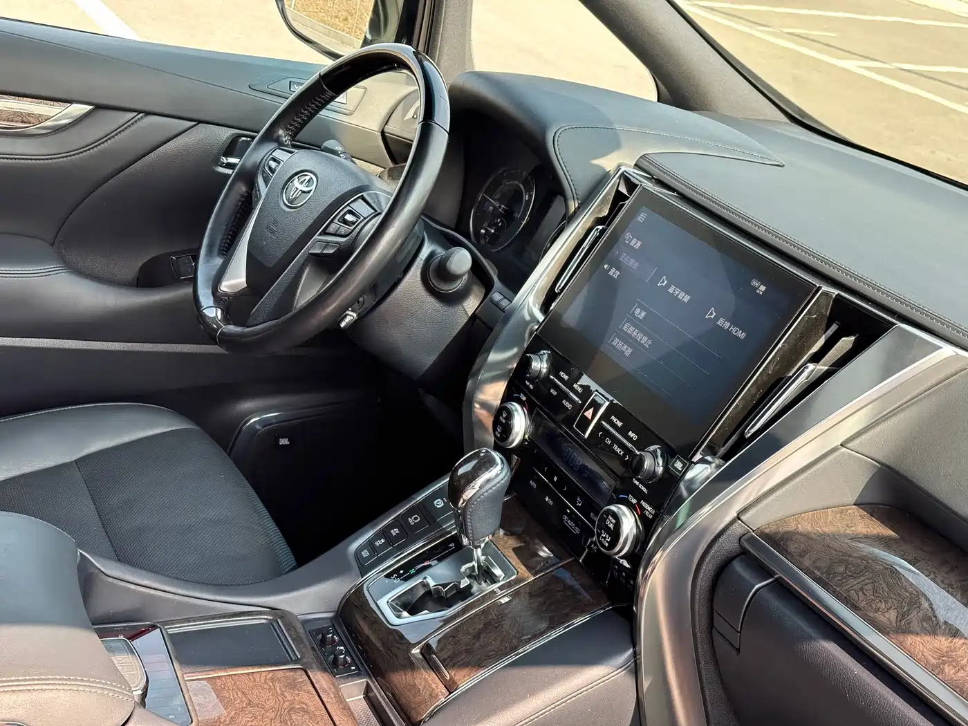 Toyota Vellfire 2021 Crown Hybrid 2.5L HV Supreme Edition фото 22