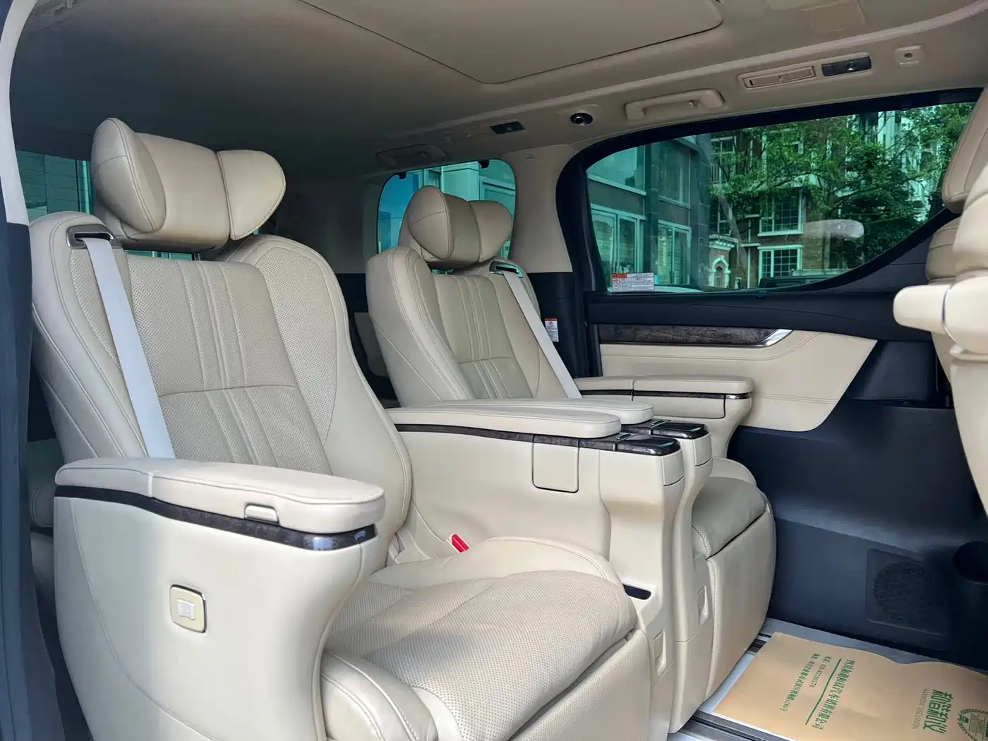 Toyota Vellfire 2020 Twin Engine 2.5L HV Premium Edition фото 6