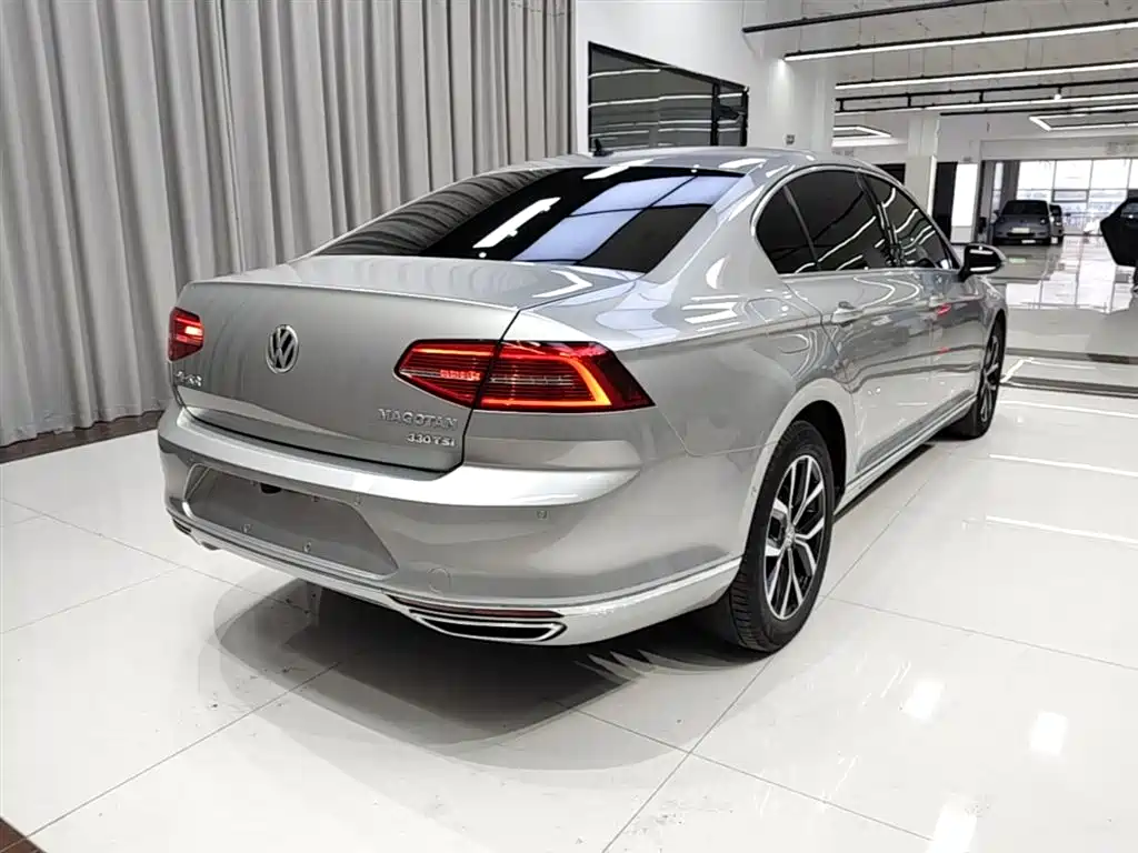 Volkswagen Magotan 2017 330TSI DSG Premium фото 5