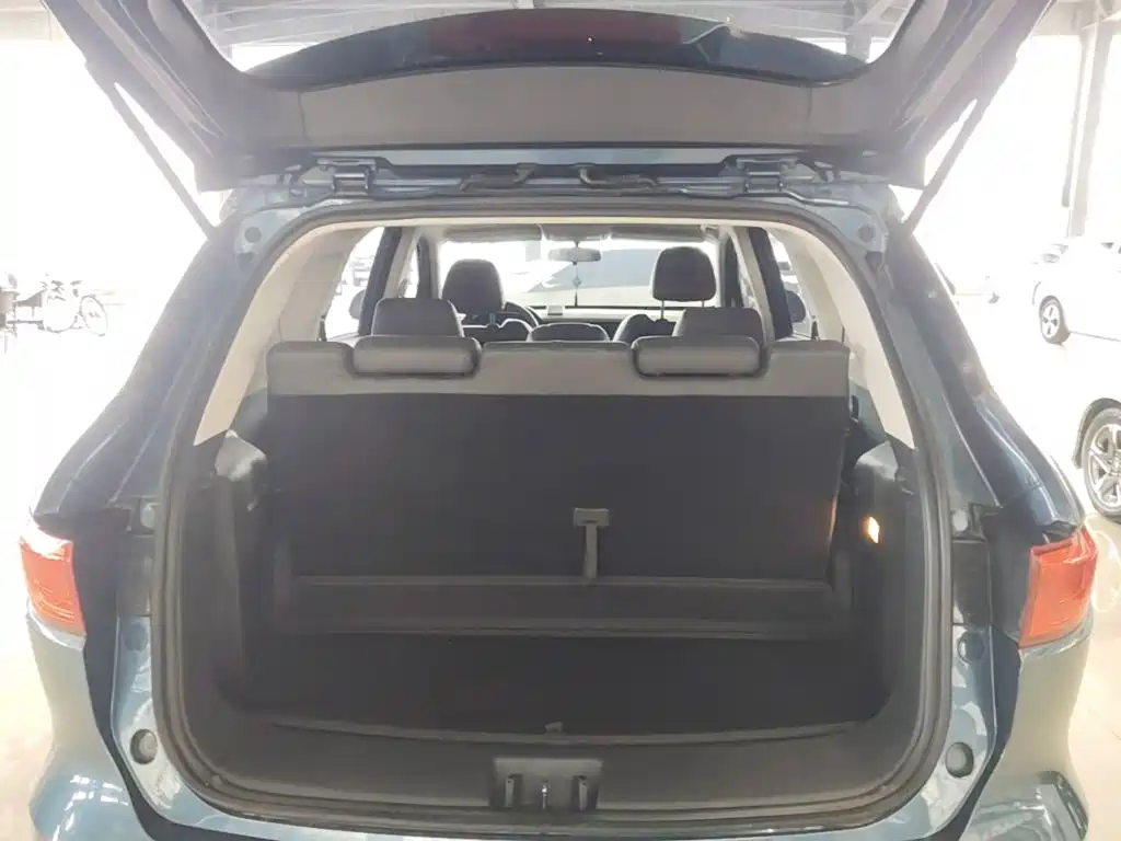 Sinotruk VGV VGV U70 2019 2020 Model 1.5T Manual Luxury 7-Seater