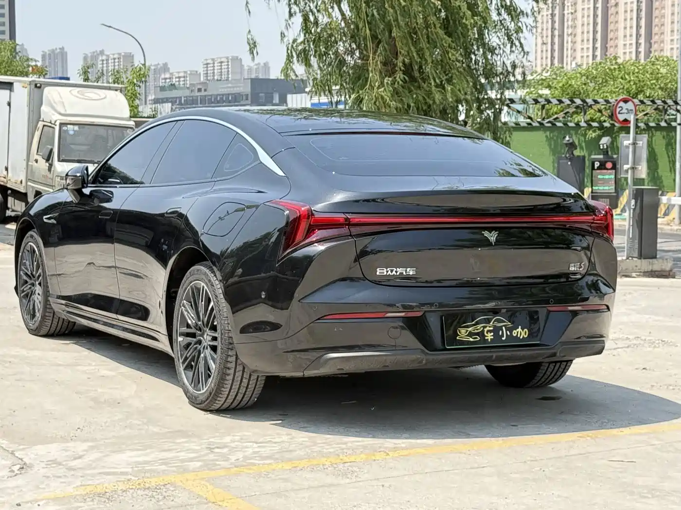Nezha Auto Nezha S 2023 2024 Model Range Extender 1060 Lite
