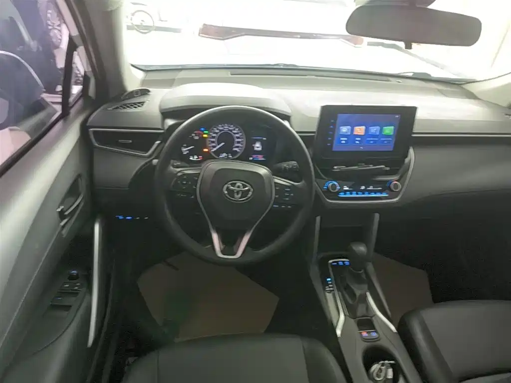 Toyota Frontlander 2022 2.0L CVT Leading Edition фото 11