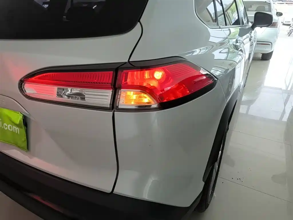 Toyota Frontlander 2022 2.0L CVT Leading Edition фото 8