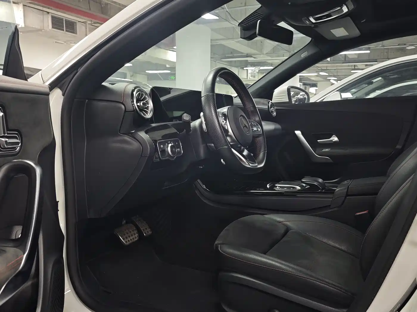 Mercedes-Benz CLA (Import) 2020 CLA 200 фото 6