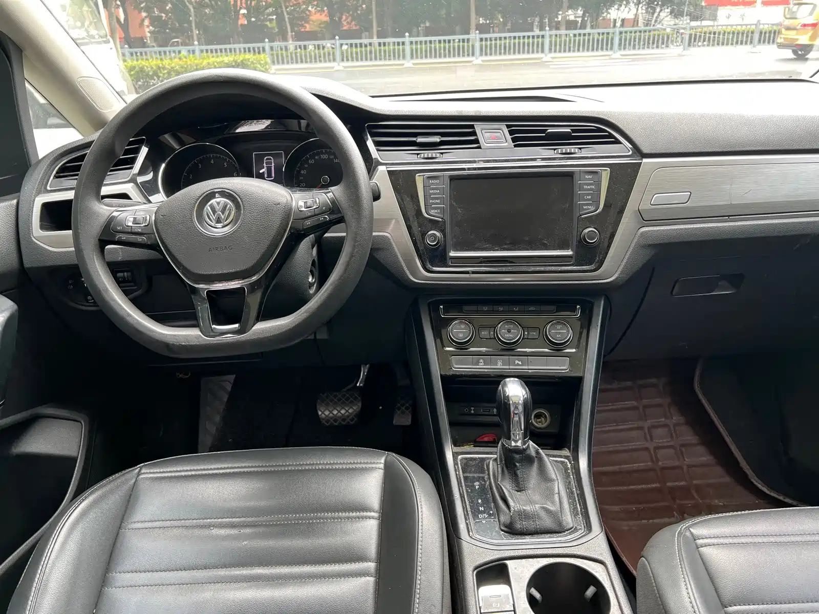 Photo 11 - Volkswagen Touran