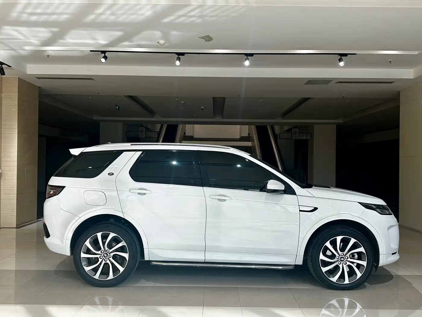 Land Rover Discovery Sport 2020 249PS R-Dynamic Performance фото 3