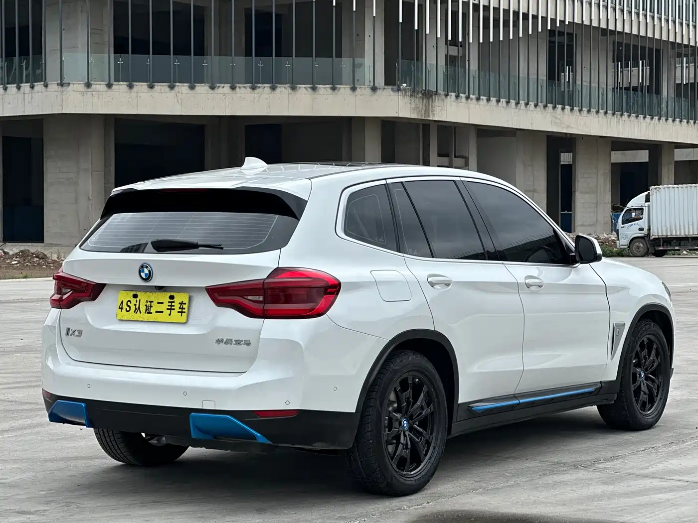 BMW iX3 2021 Leading фото 19