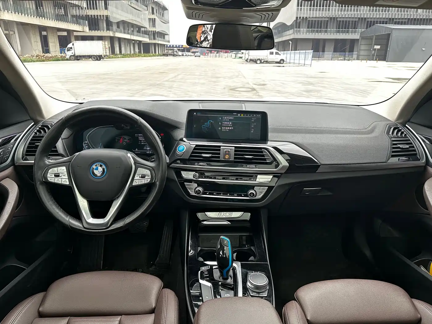 BMW iX3 2021 Leading фото 14