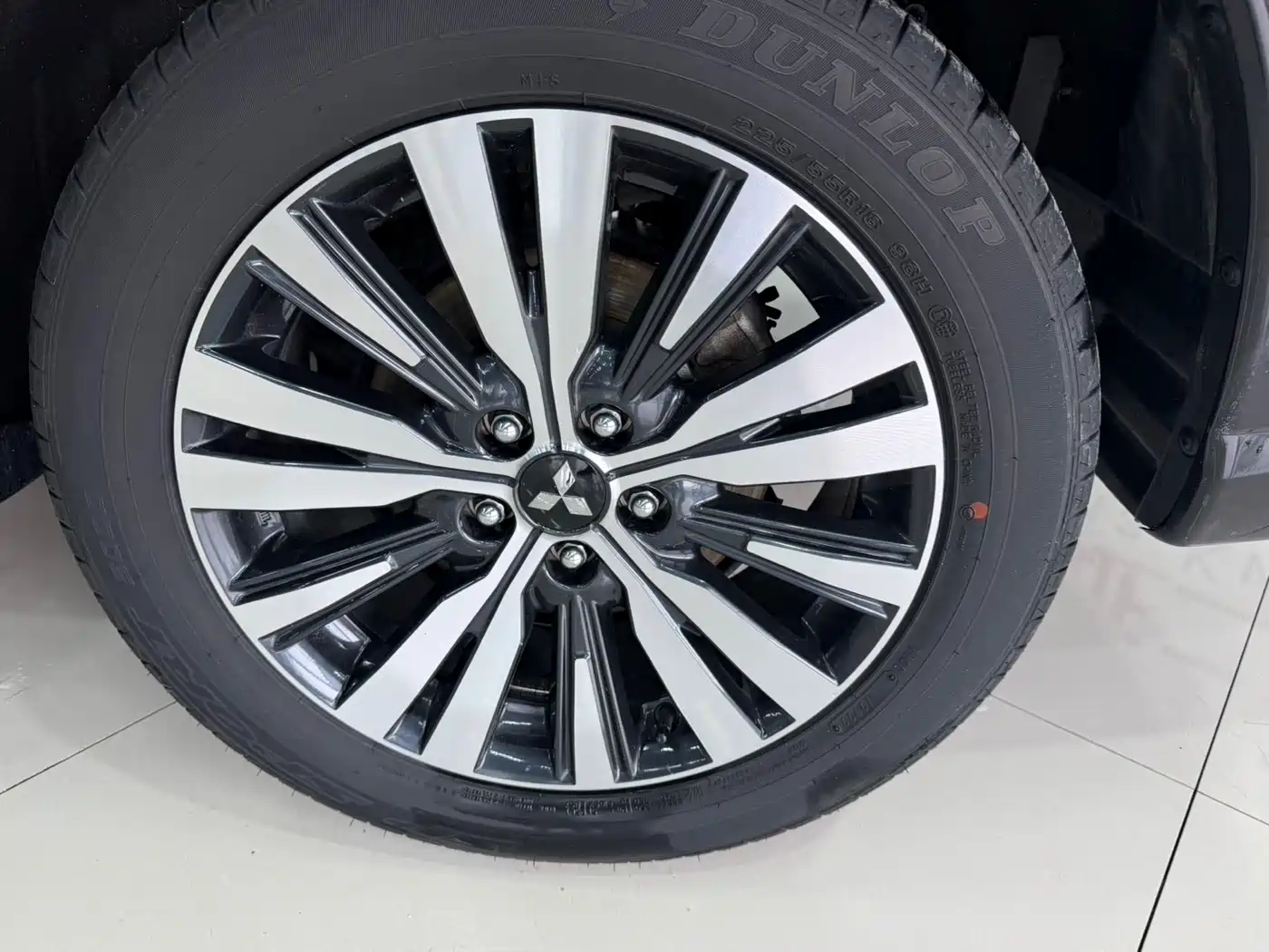 Mitsubishi Outlander 2023 2021 2.0L 2WD Smooth Ride Version 5-Seater