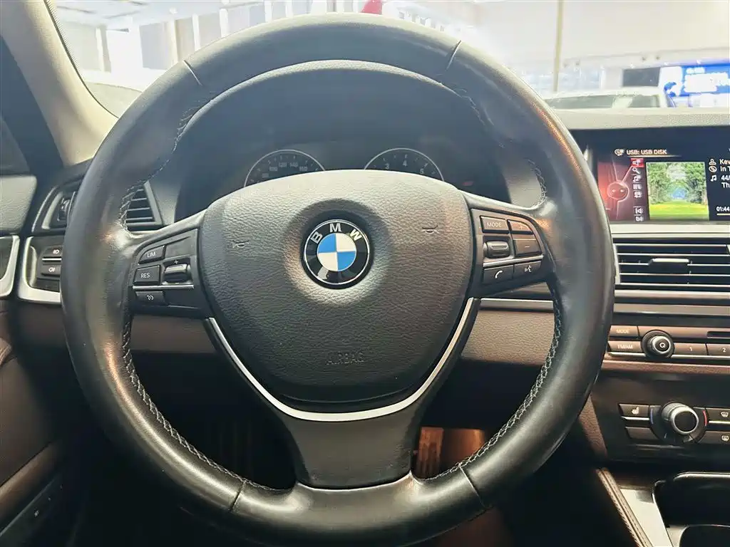 BMW 5 Series 2014 525Li Luxury Design Package фото 15