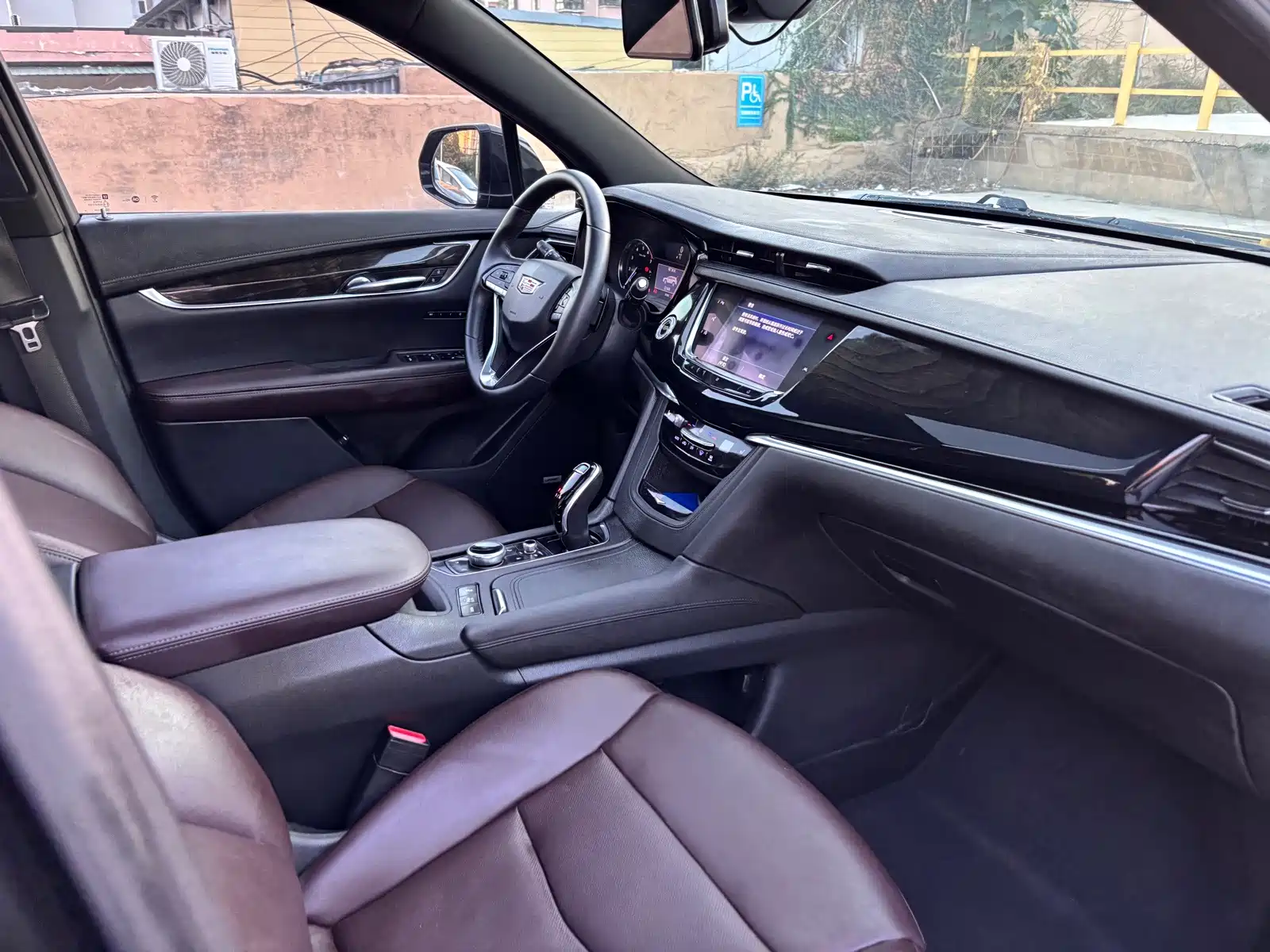 Photo 22 - Cadillac XT6