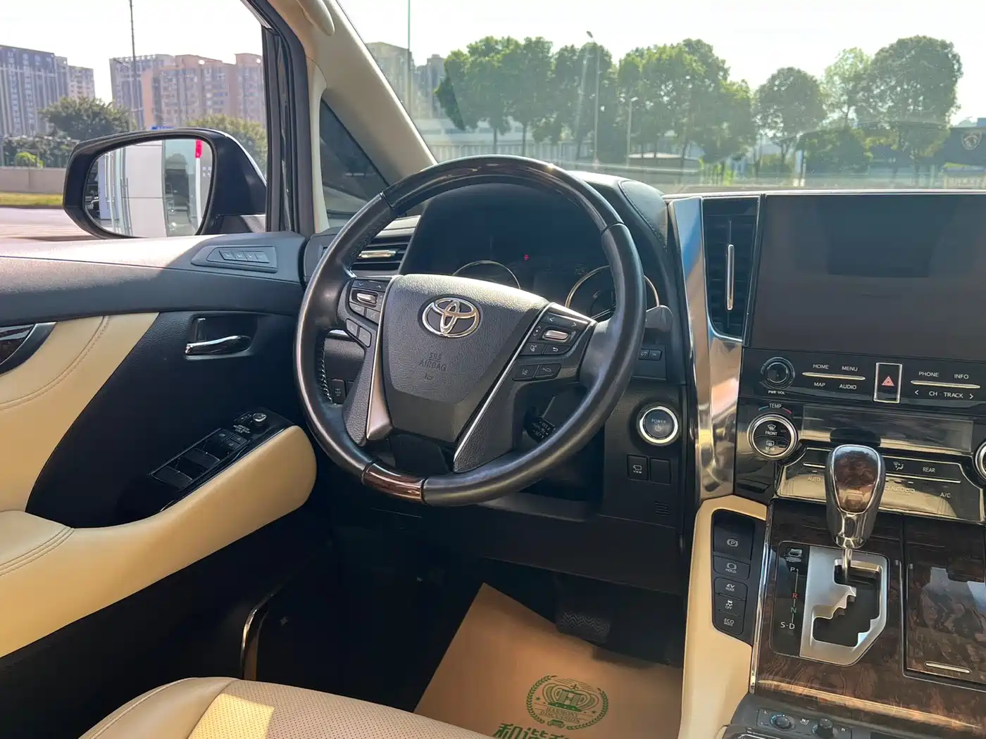 Toyota Alphard 2021 Hybrid 2.5L Luxury фото 6