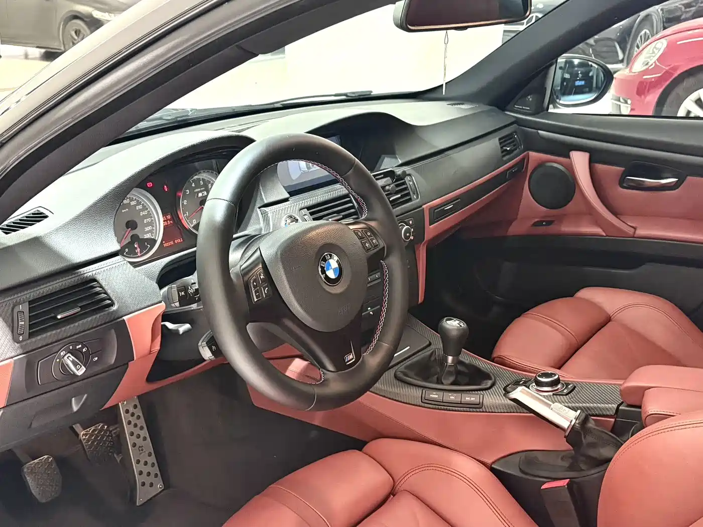 BMW M3 2011 M3 Coupe Carbon Fiber Roof Edition фото 4