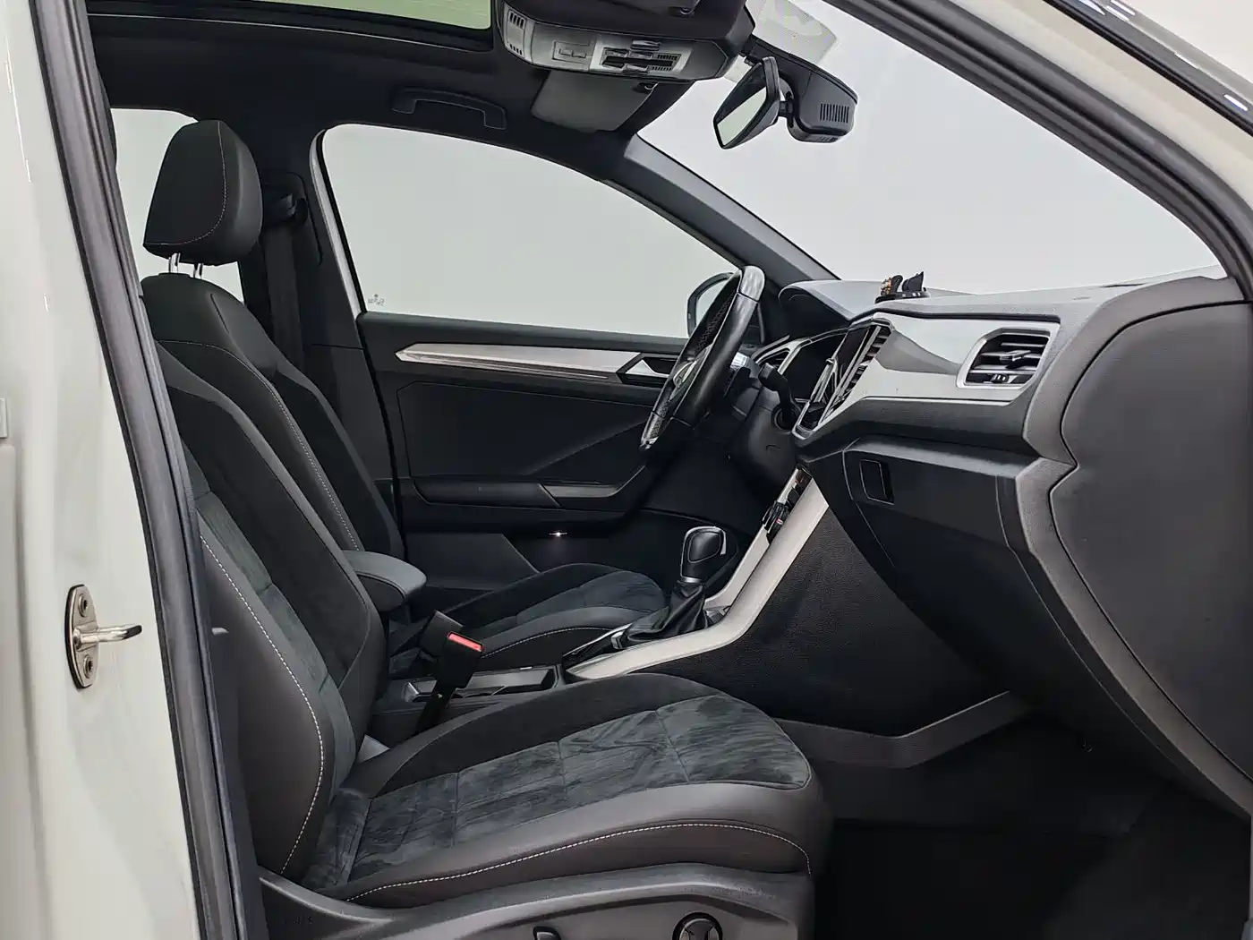 VOLKSWAGEN T ROC EXPLORING SONGS