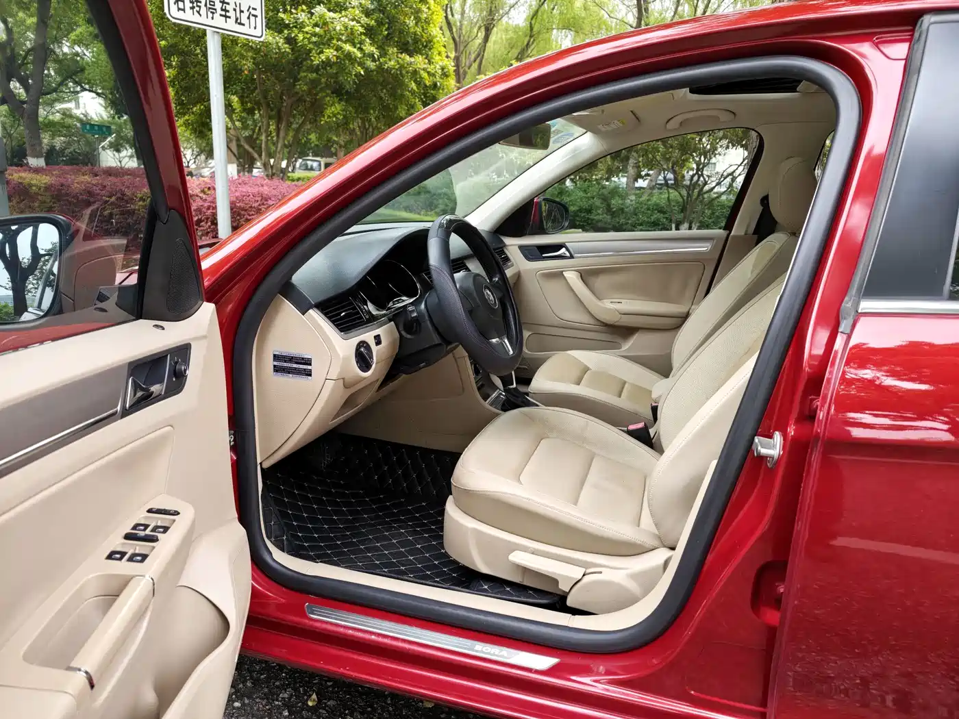 Volkswagen Bora 2014 1.6L Automatic Comfort Edition фото 8