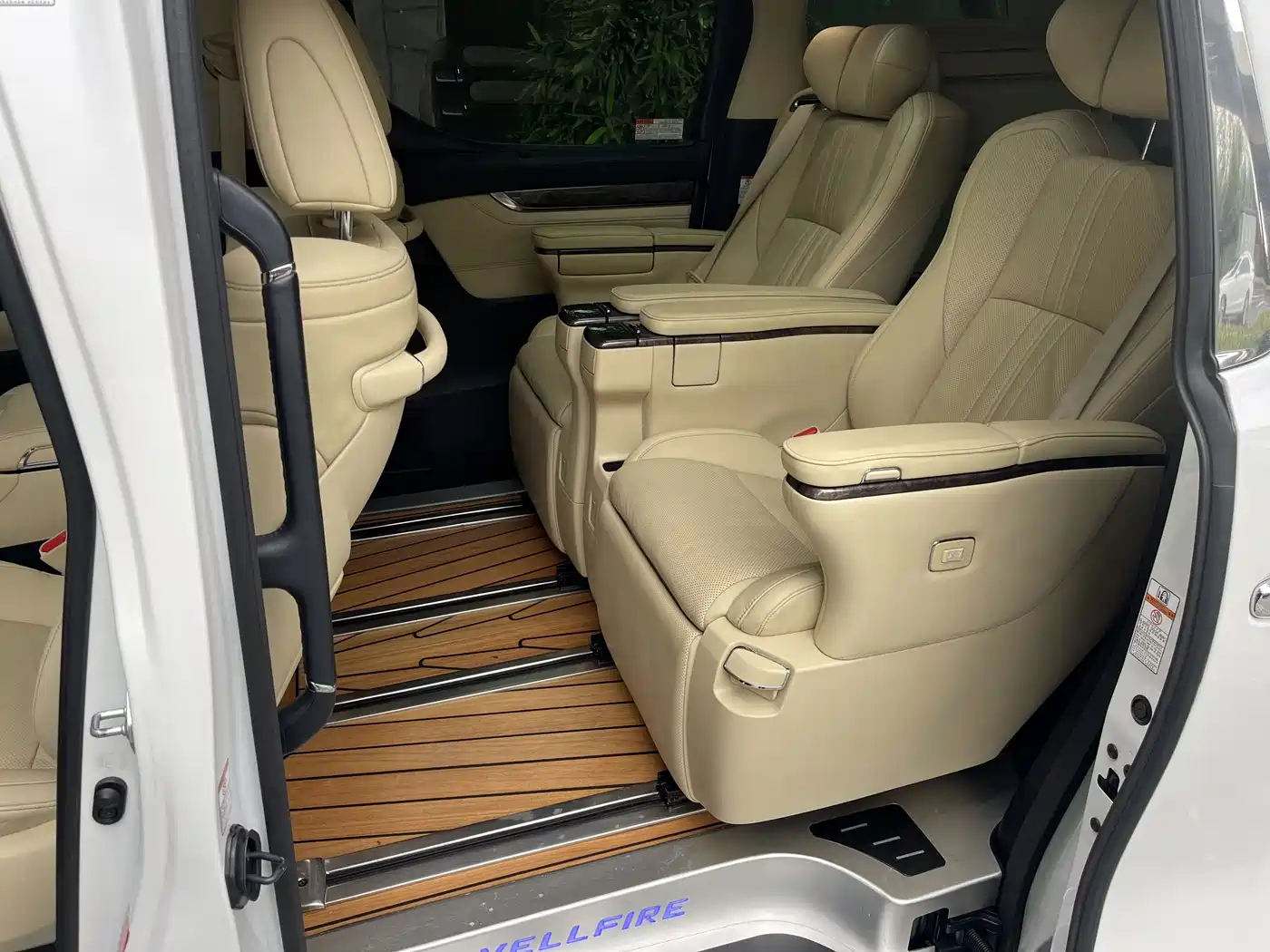 Toyota Vellfire 2021 Crown Hybrid 2.5L HV Premium Edition фото 6