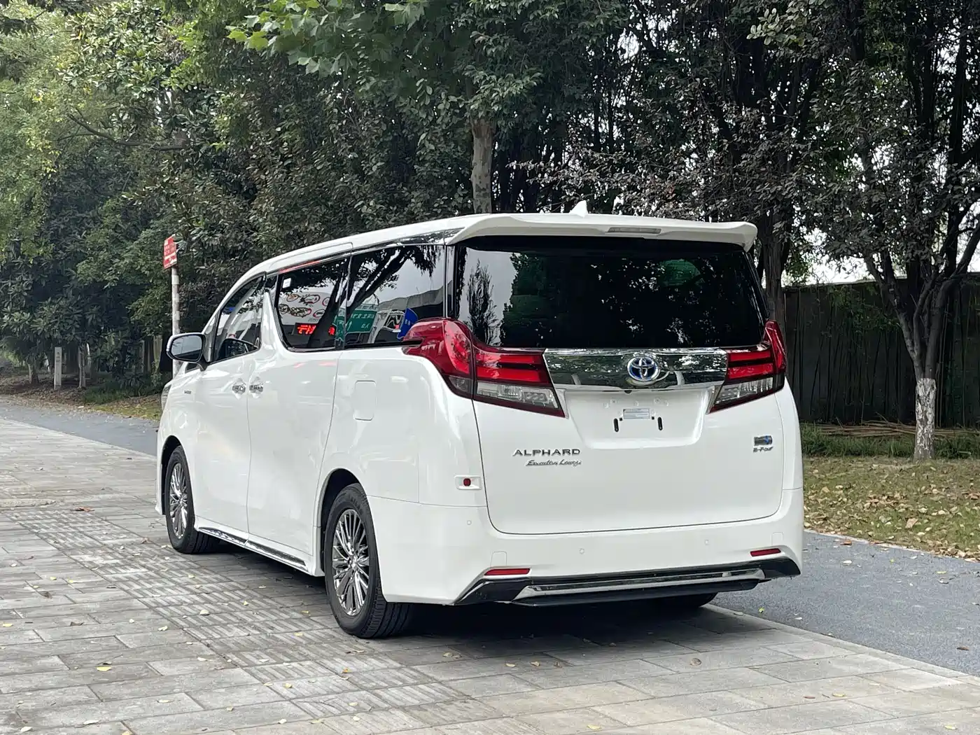 Toyota Vellfire 2021 Crown Hybrid 2.5L HV Premium Edition фото 7