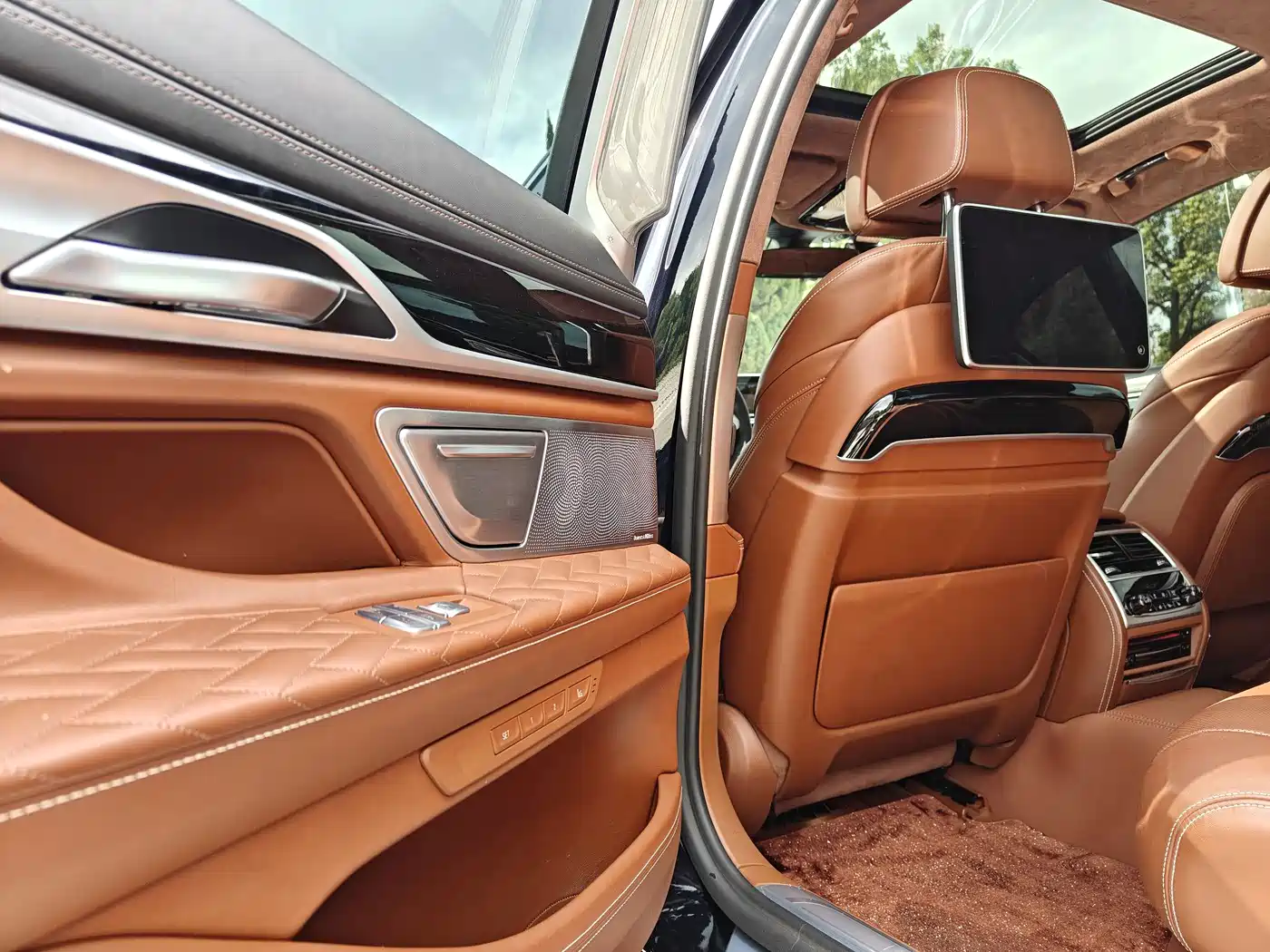 Фото 10 - BMW 7 Series