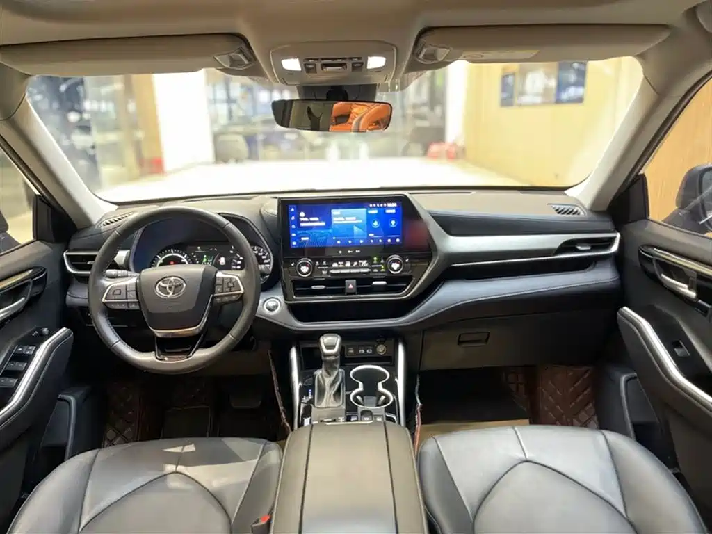 Toyota Highlander 2023 2.5L Smart Hybrid Dual Engine AWD Premium 7-Seater фото 12