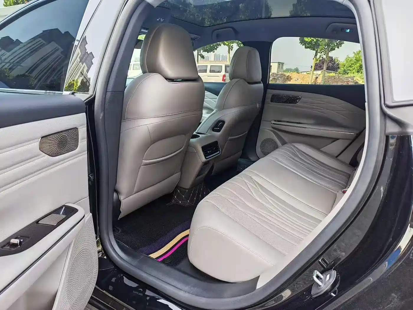 Geely Galaxy Galaxy Xingyao 8 2025 130km EM-i Premium Edition фото 9
