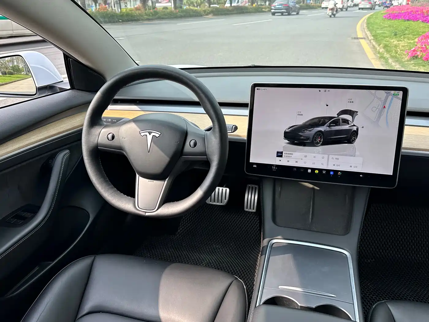 TESLA MODEL 3