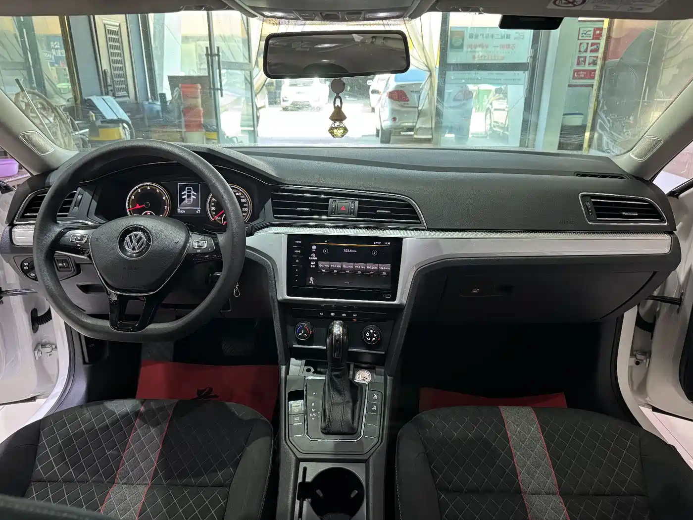 VOLKSWAGEN LINGDU