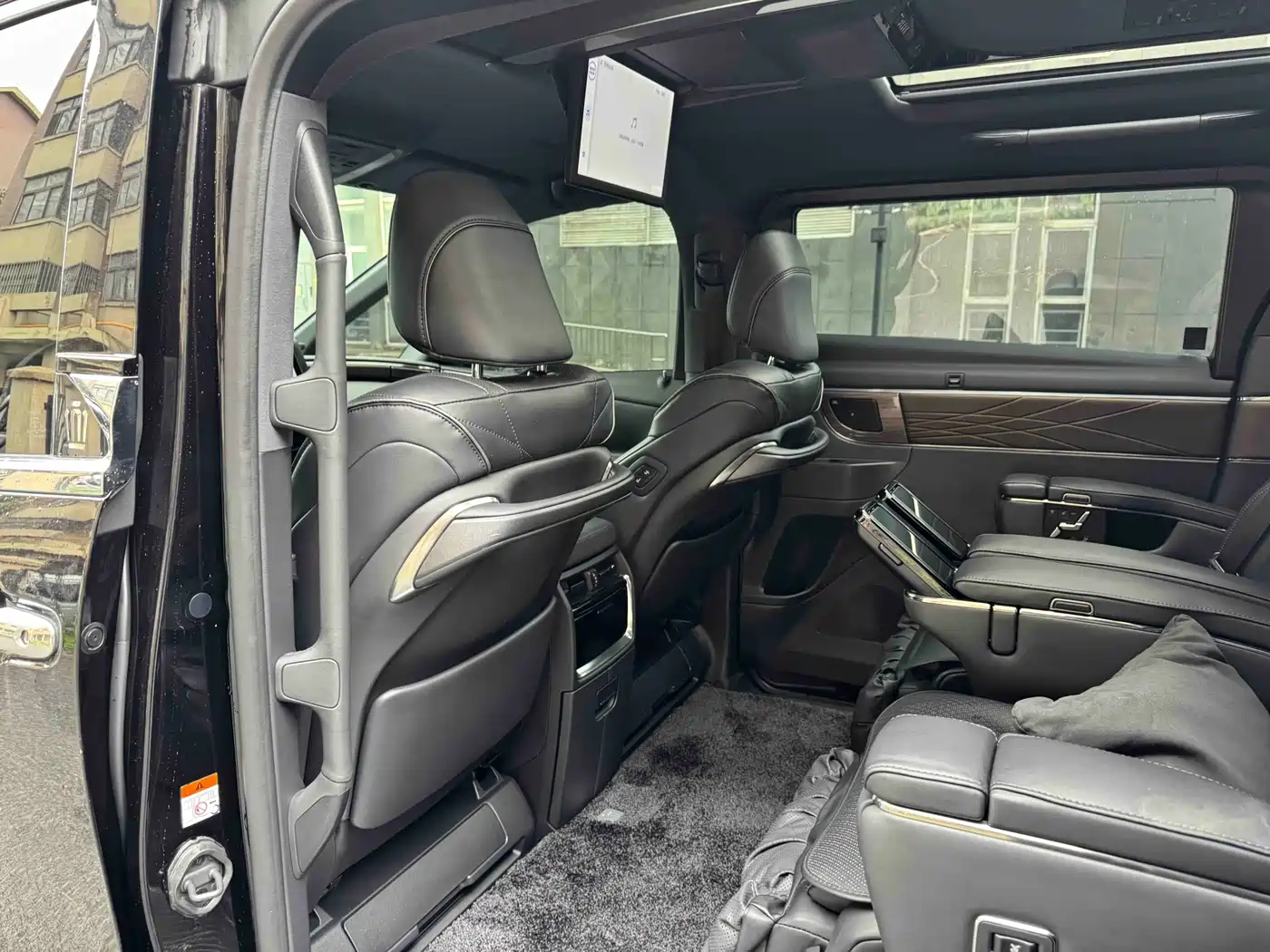 Toyota Vellfire 2024 Crown Hybrid 2.5L Executive Premium Edition фото 9