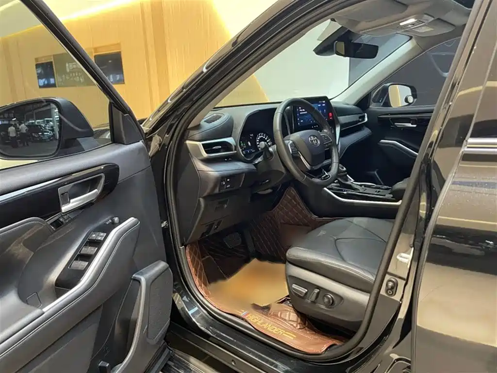 Toyota Highlander 2023 2.5L Smart Hybrid Dual Engine AWD Premium 7-Seater фото 25