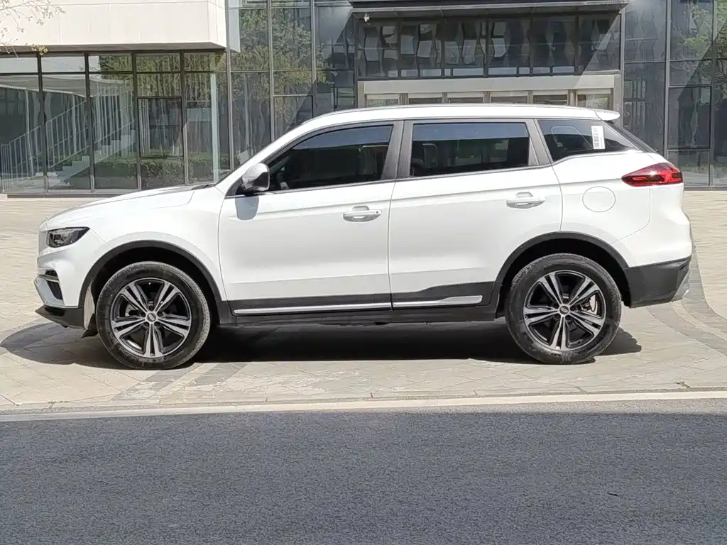Фото 6 - Geely Atlas