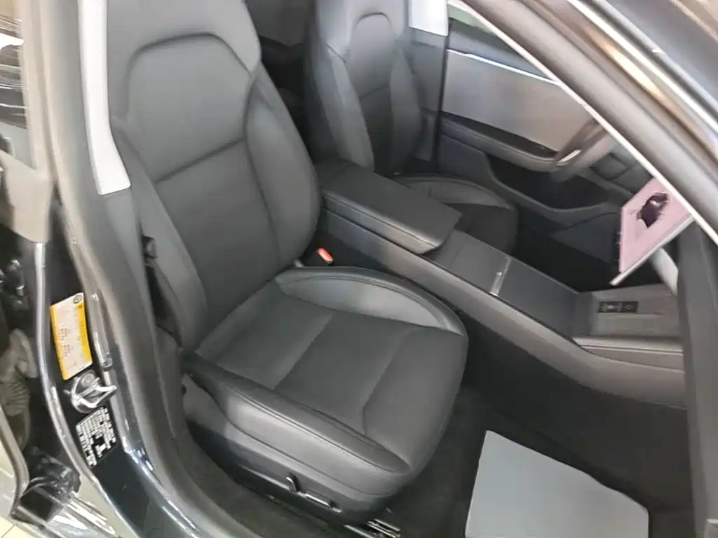 Фото 25 - Tesla Model 3