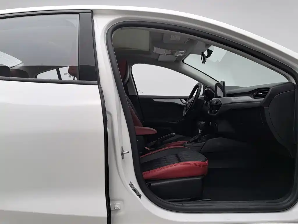 Фото 23 - Ford Focus